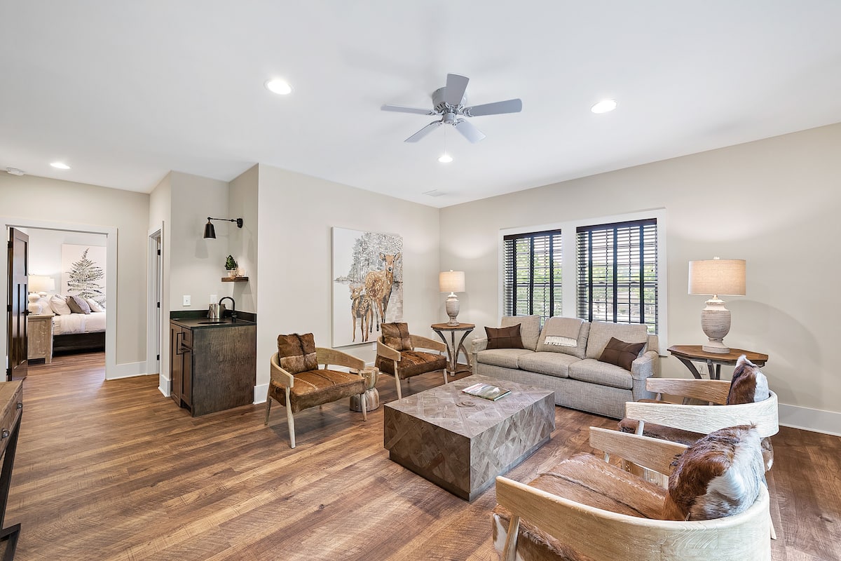Presidential King Suite w/ Balcony | Living area | LED TV