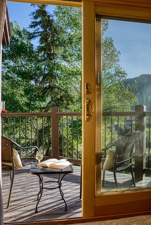 Interior. Slate River Retreat, great location for your mountain getaway!
