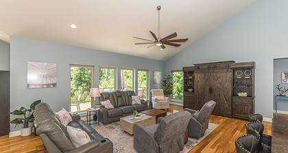 Innsbrook Luxe Escape - Spacious Retreat, Hot Tub