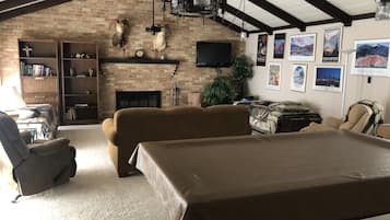 Smart TV, fireplace, DVD player, books