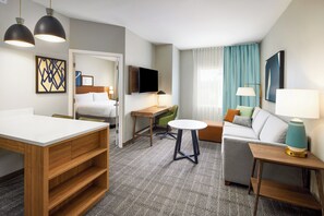 Premium bedding, in-room safe, desk, laptop workspace - Staybridge Suites Auburn University Area by IHG (Auburn)