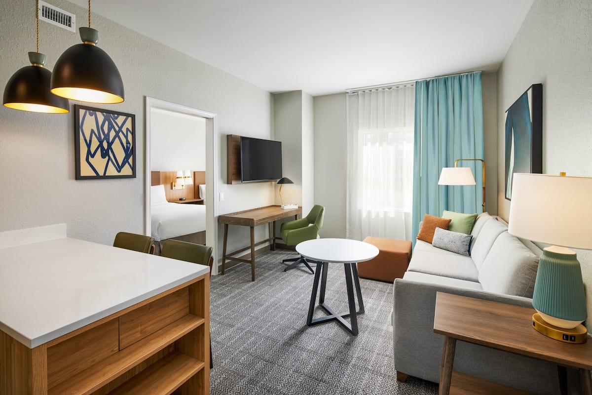 Premium bedding, in-room safe, desk, laptop workspace