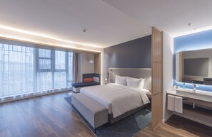 Standard Room, 1 King Bed, Mountain View (Extra Space) | Minibar, desk, blackout drapes, iron/ironing board - Holiday Inn Express Dengfeng Songshan by IHG (Zhengzhou)