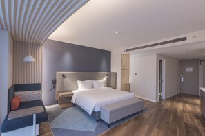 ห้องสแตนดาร์ด, เตียงคิงไซส์ 1 เตียง, วิวภูเขา (Extra Space) | มินิบาร์, โต๊ะทำงาน, ผ้าม่านกันแสง, เตารีด/โต๊ะรีดผ้า