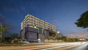 A multi-story Holiday Inn Express hotel with a modern design, featuring balconies and large windows.