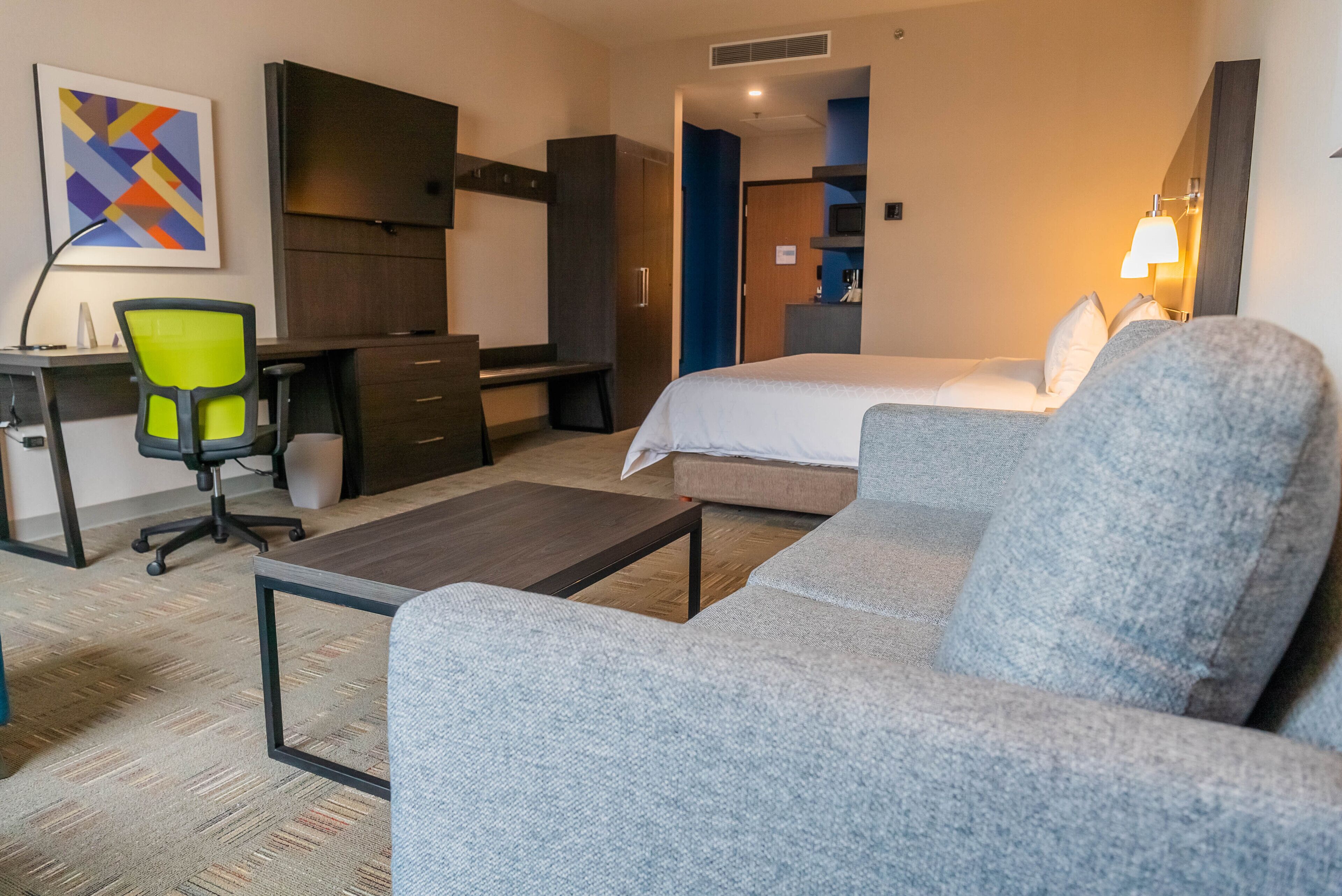 suite, 1 bedroom | in-room safe, desk, blackout curtains, iron/ironing board