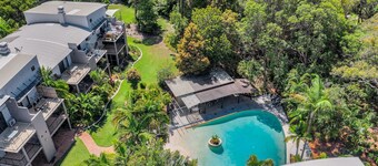 Baden 28 - Rainbow Shores. Top Floor Unit. Air conditioned. Walk to Beach
