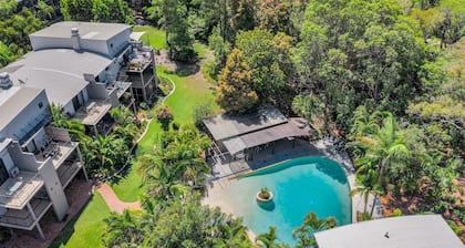 Baden 28 - Rainbow Shores. Top Floor Unit. Air conditioned. Walk to Beach