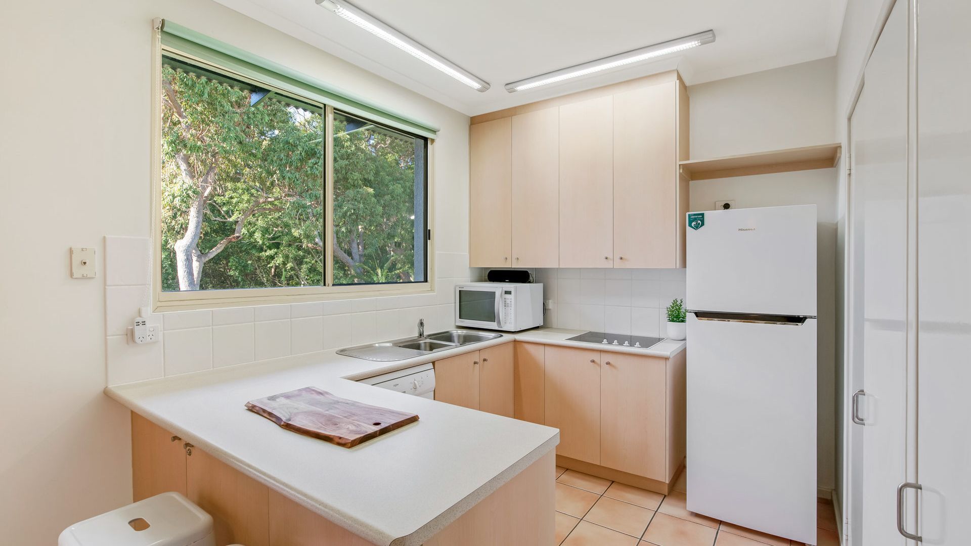 Baden 28 - Rainbow Shores. Top Floor Unit. Air conditioned. Walk to Beach — image 12