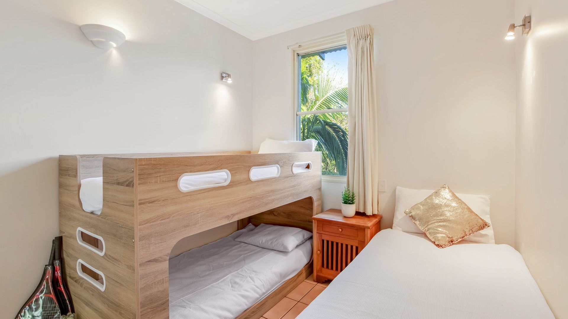 Baden 28 - Rainbow Shores. Top Floor Unit. Air conditioned. Walk to Beach — image 15