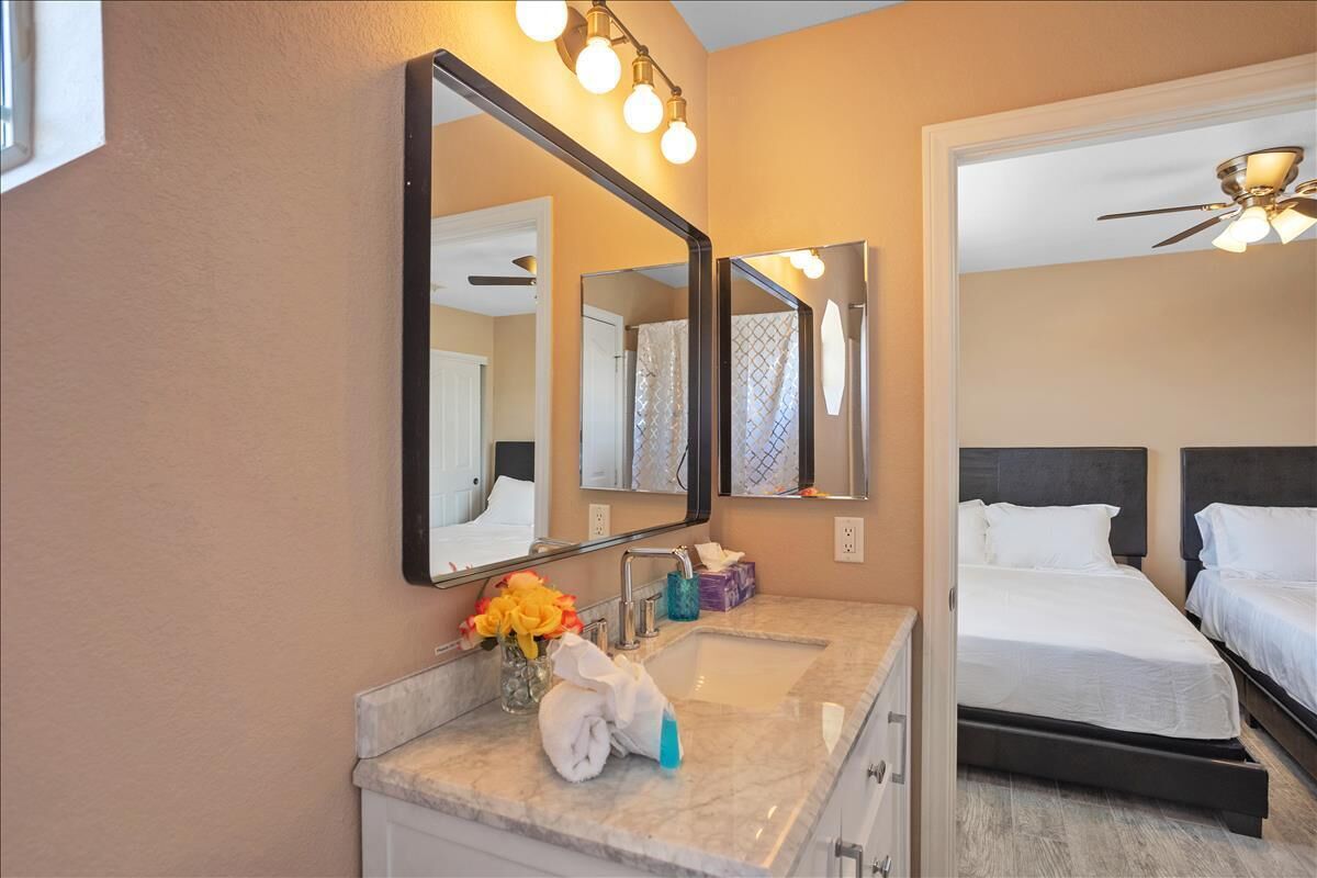 Brand new listing! Fresh remodel, private pool, pool table, sleeps 10!