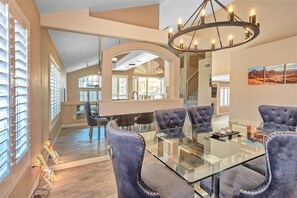 Dining - Relaxing Poolside Getaway in Henderson: Sleeps 10 for Ultimate Comfort! (Henderson)