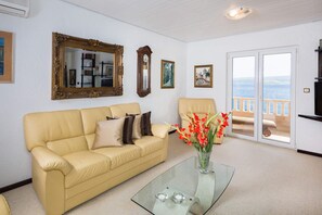 تلفزيون ذكي، مدفأة، ألعاب فيديو، كرة قدم الطاولة