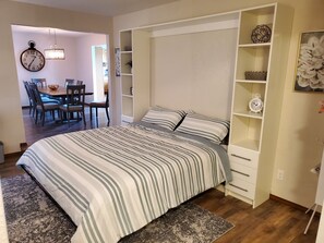 3 soverom, strykejern/-brett, reiseseng for barn og wi-fi (inkludert)