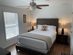 2 bedrooms, WiFi, bed sheets - A Charming Home newly remodeled and furnished (Hermann)