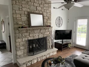 TV, fireplace - A Charming Home newly remodeled and furnished (Hermann)