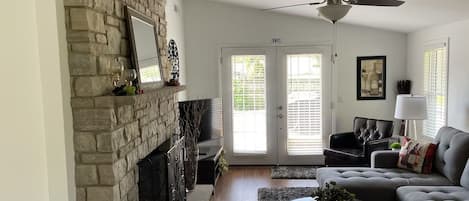 TV, fireplace