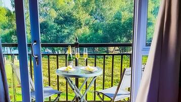 1 bedroom, in-room safe, desk, soundproofing