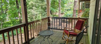 Top of Mountain 2 BR Condo, Short Walk to scenic overlooks of the Mtns. in Fall