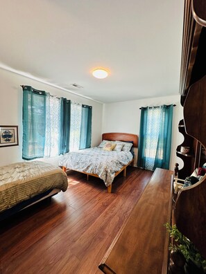 3 bedrooms, desk, free WiFi, bed sheets