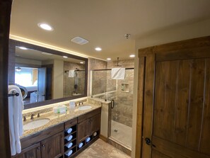 Combined shower/bathtub, hair dryer, towels, soap
