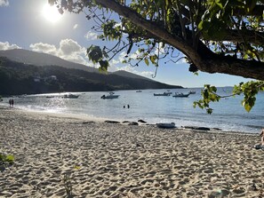 Beach nearby, sun-loungers, beach towels