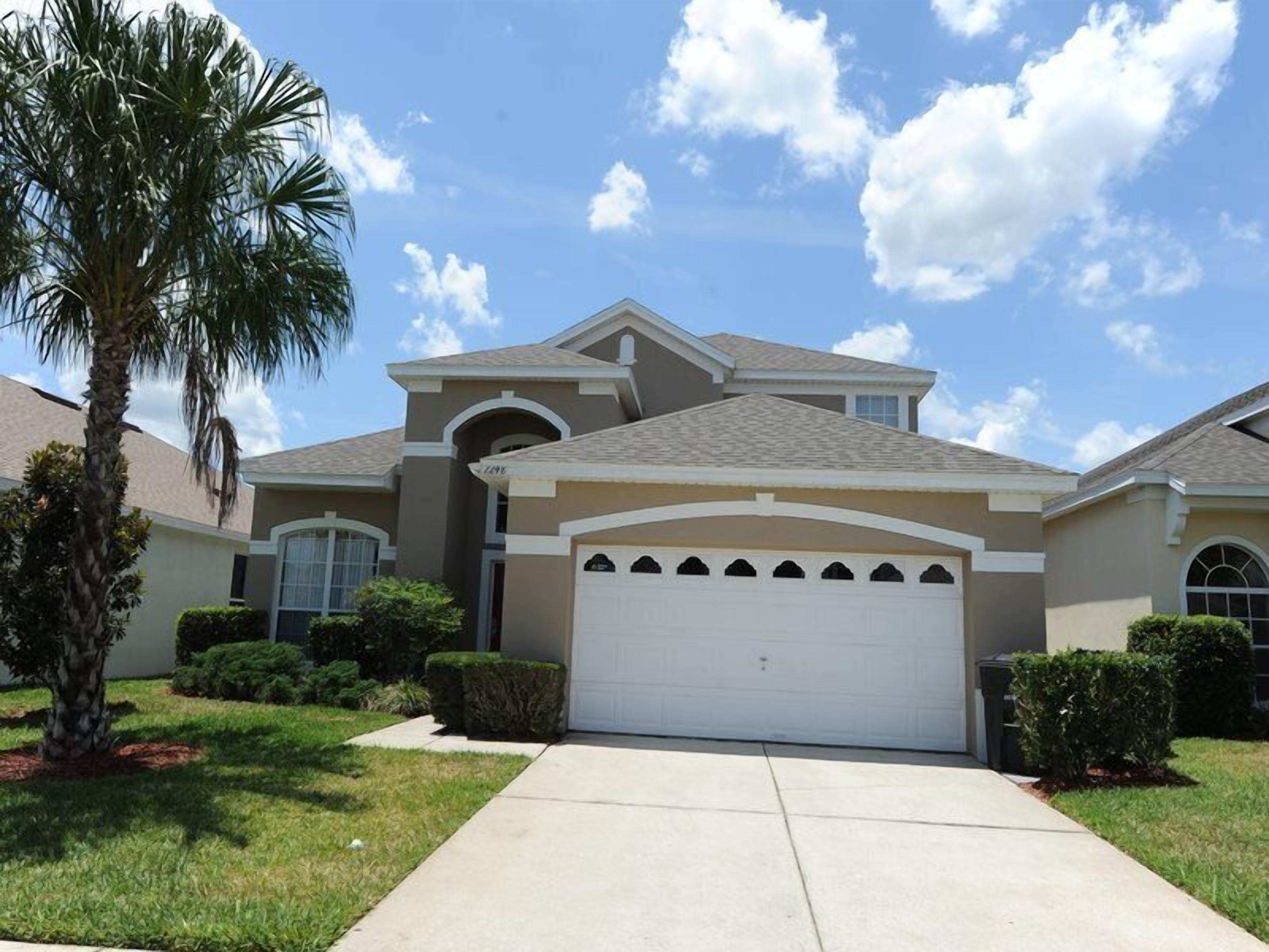 House (Mickey`s Endless Summer) | Exterior