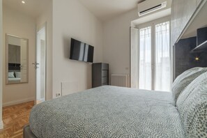 2 bedrooms, iron/ironing board, WiFi