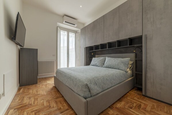 2 bedrooms, iron/ironing board, WiFi