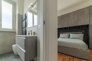 2 bedrooms, iron/ironing board, WiFi