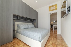 2 bedrooms, iron/ironing board, WiFi
