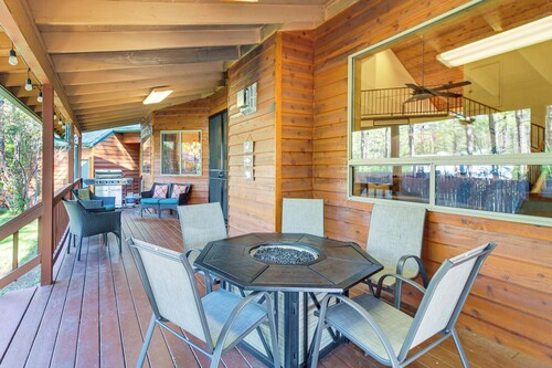 Near Woodland Lake Park: Cabin w/ Serene Deck!