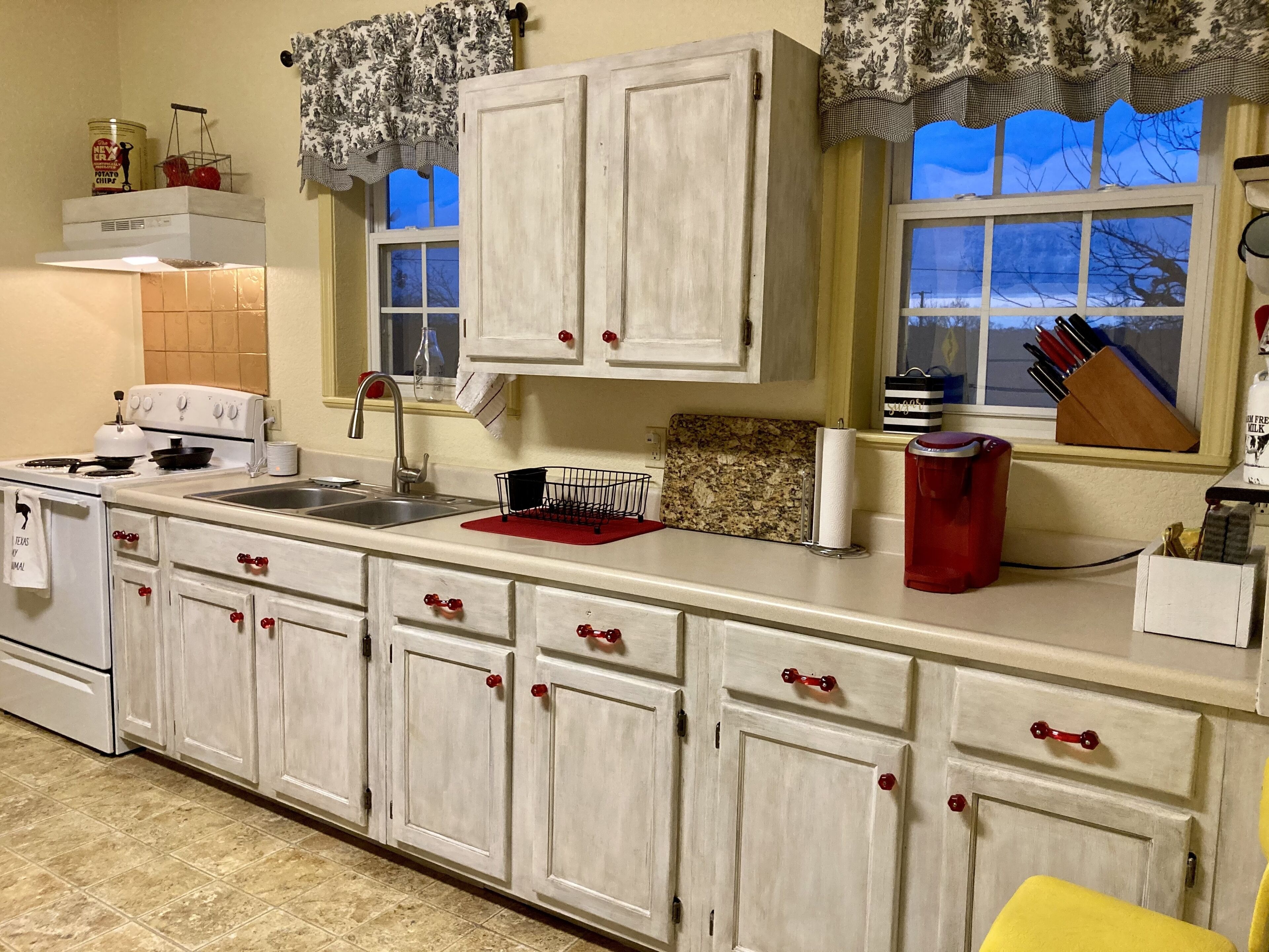 Hudsen’s on the Llano - Historic farmhouse on the Llano River in Castell, TX