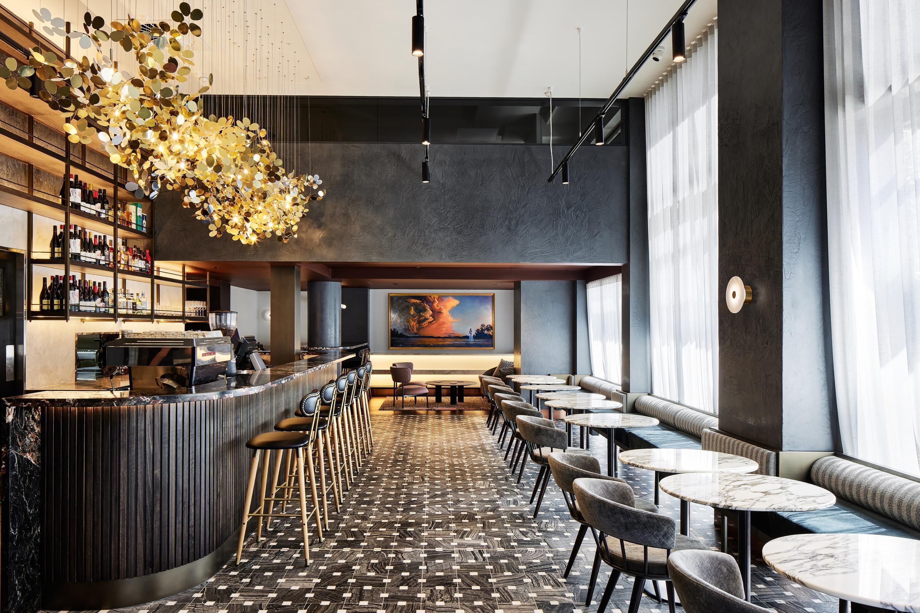 Serves breakfast, lunch and dinner