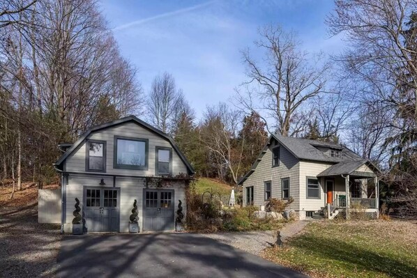 A two-story house with a garage, a front porch, and a driveway. - Rustic Catskill cottage, 10 min to Hudson, 30 minutes to popular ski area skiing (Catskill)