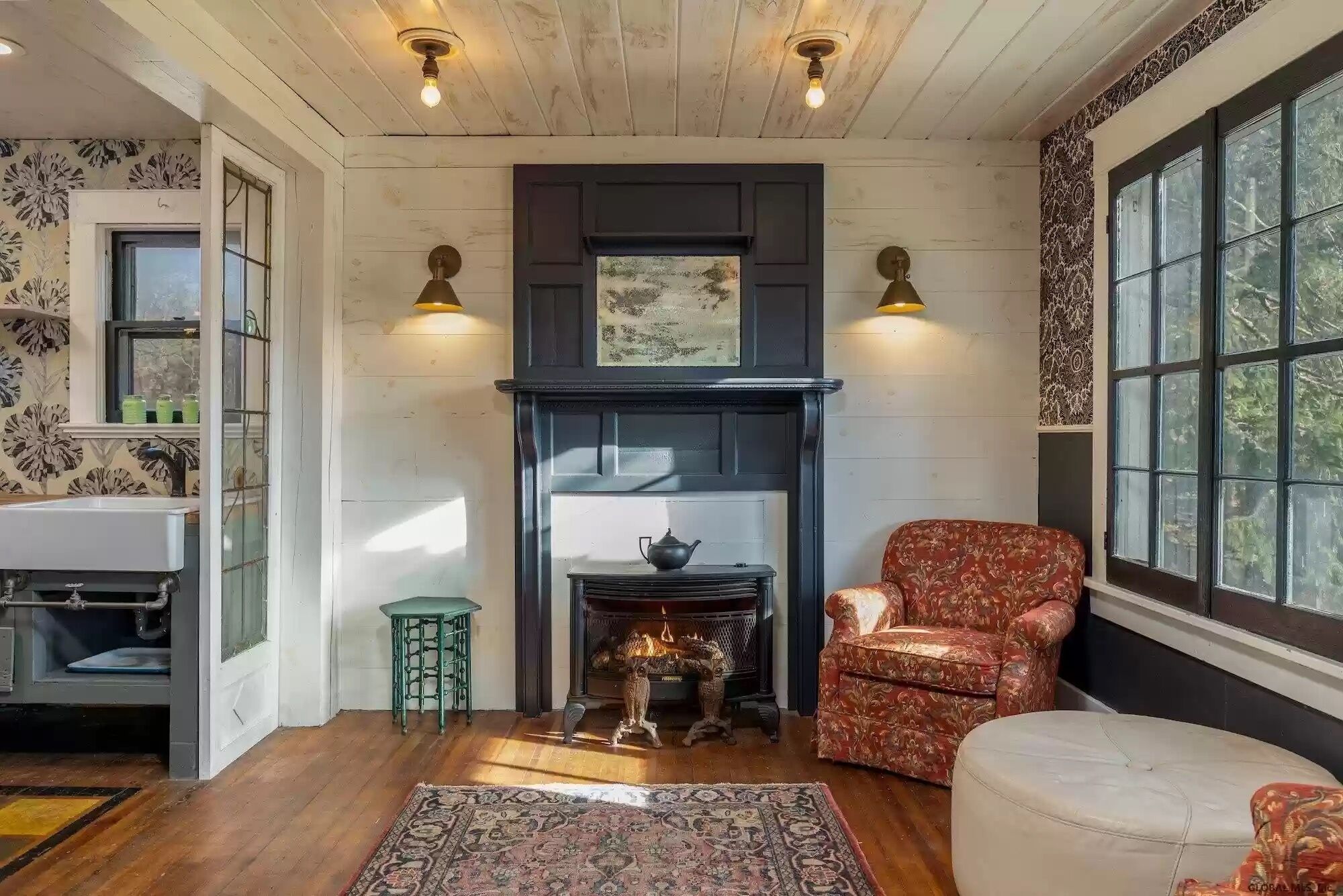 Rustic Catskill cottage, 10 min to Hudson, 30 minutes to popular ski area skiing