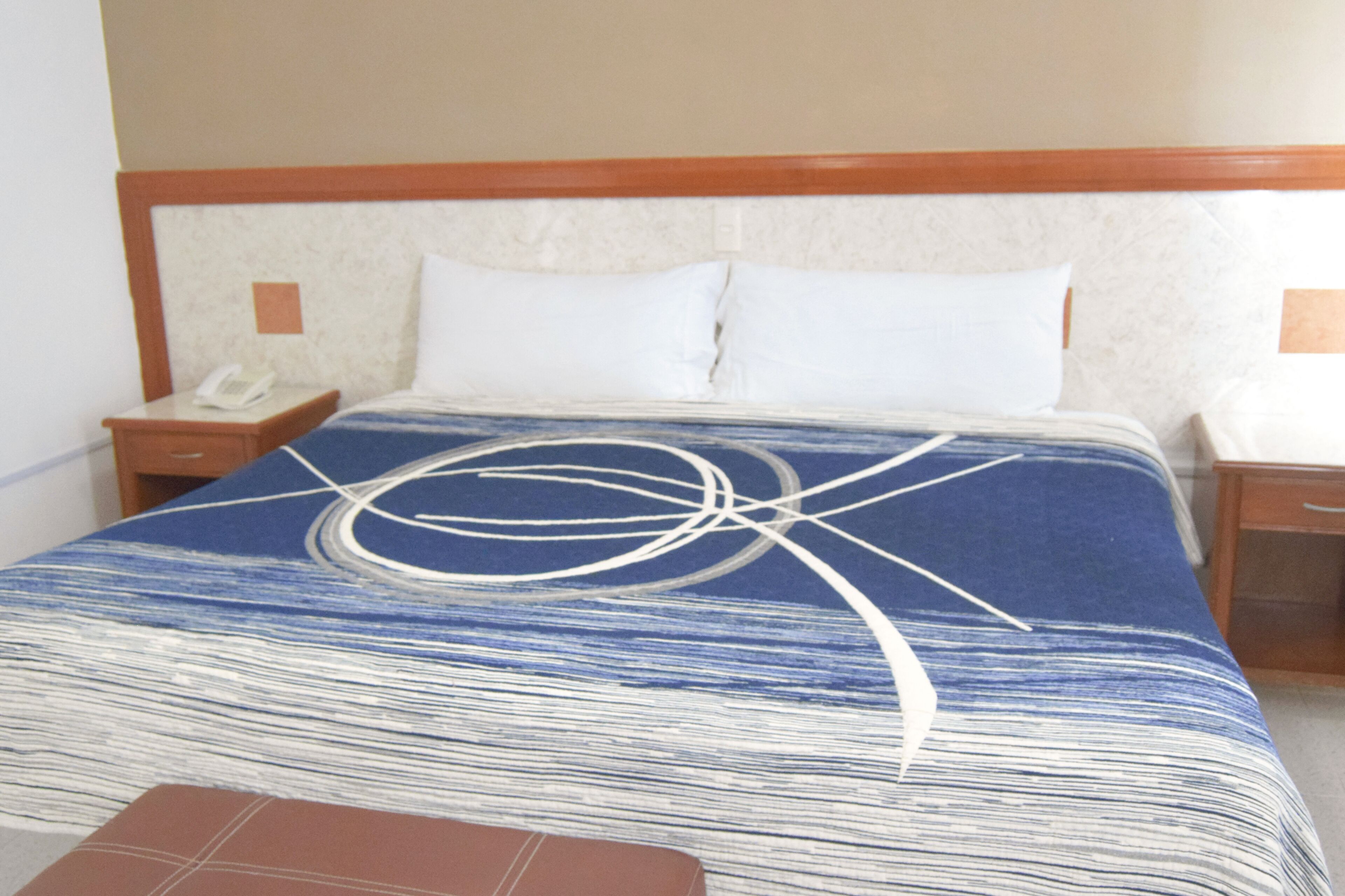 family studio suite | iron/ironing board, free wifi, bed sheets