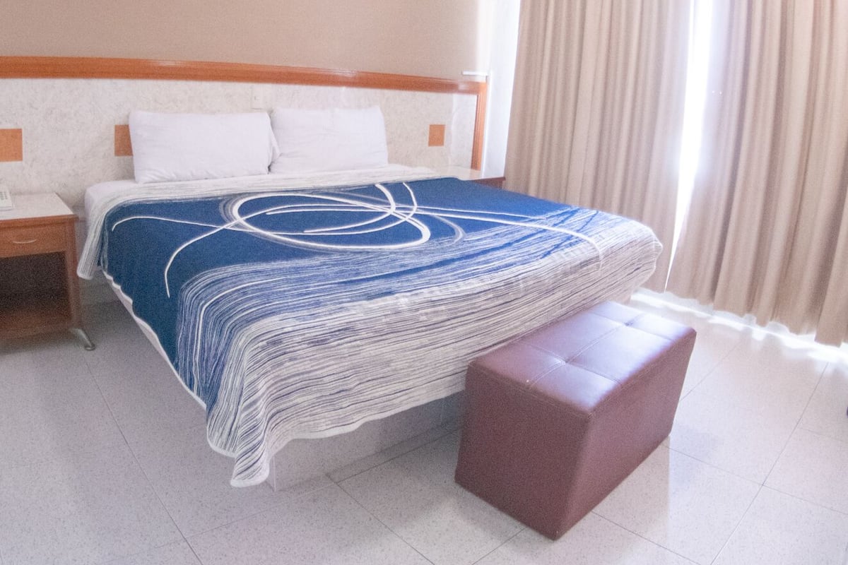 Standard Room | 1 bedroom, iron/ironing board, free WiFi, bed sheets