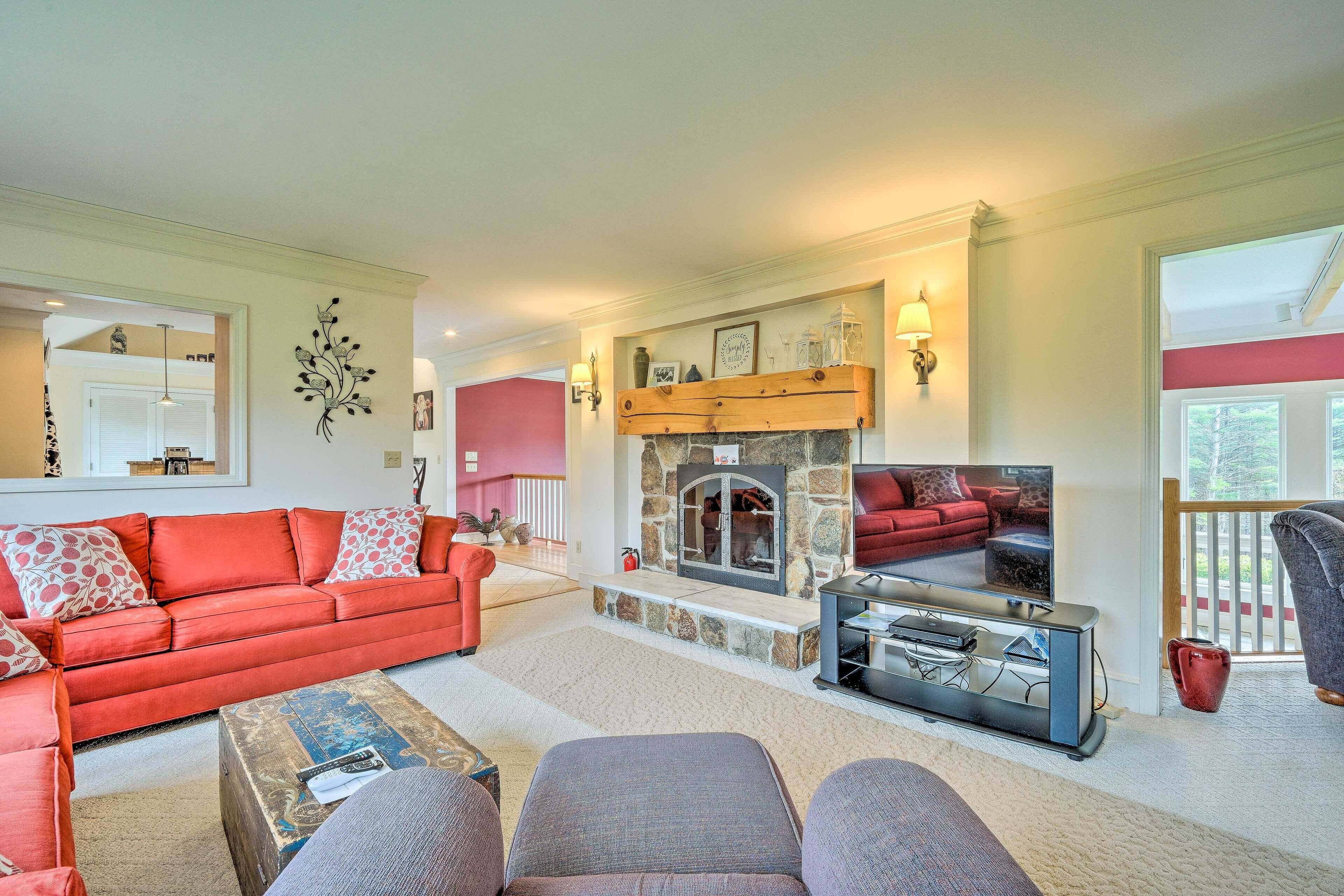 13-Acre Manchester Retreat: 13 Miles to Bromley!