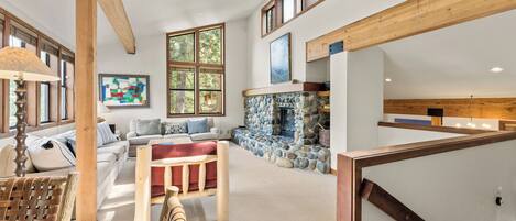 TV connectée, cheminée, lecteur de DVD, espaces bureaux