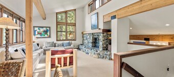 Rocky Alpine Lodge - Indoor Hot Tub
