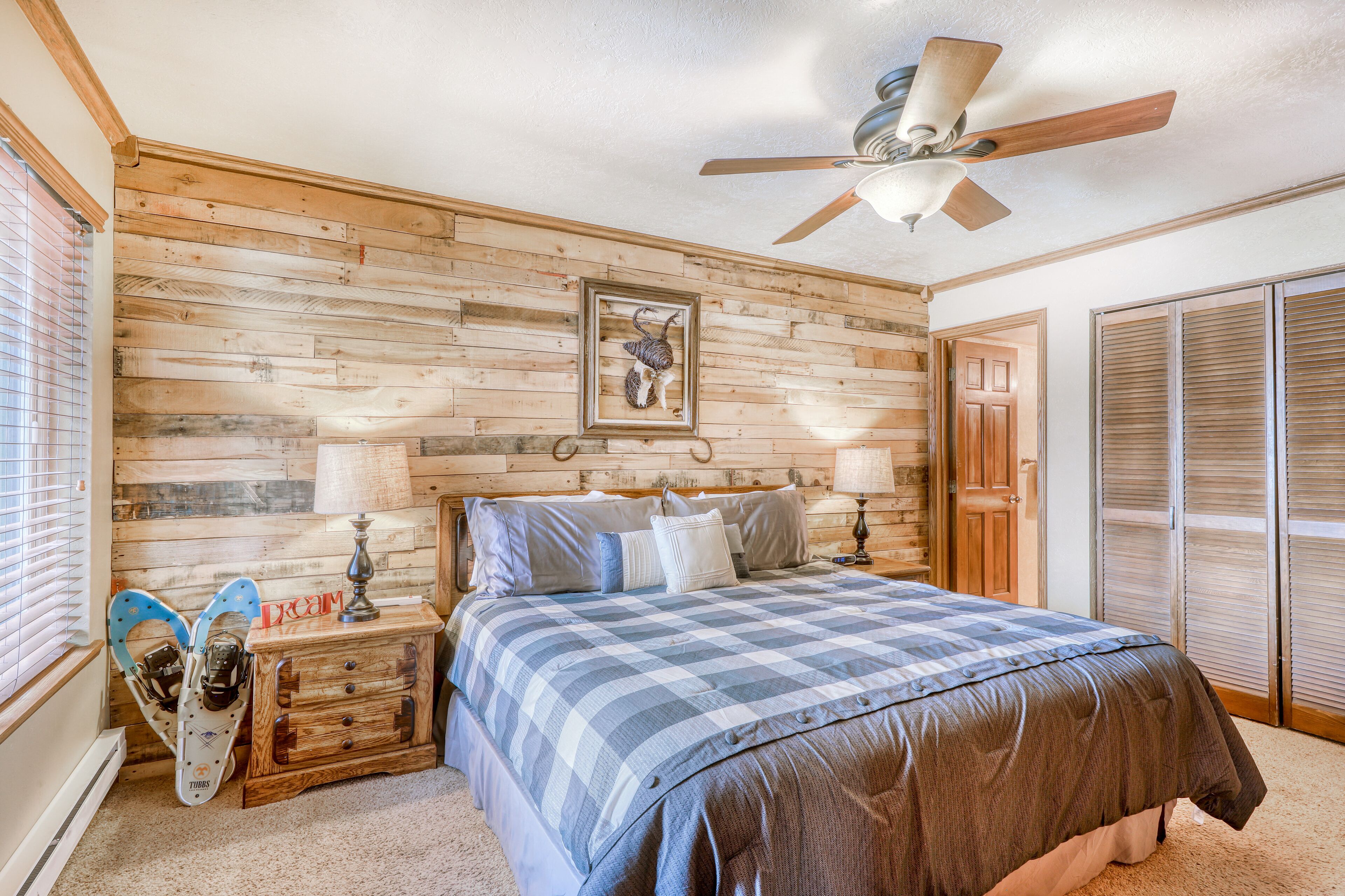 Ski-In/Out 2nd-Floor Condo w/Free WiFi, Fireplace, & Shared Heated Pool, Hot Tub