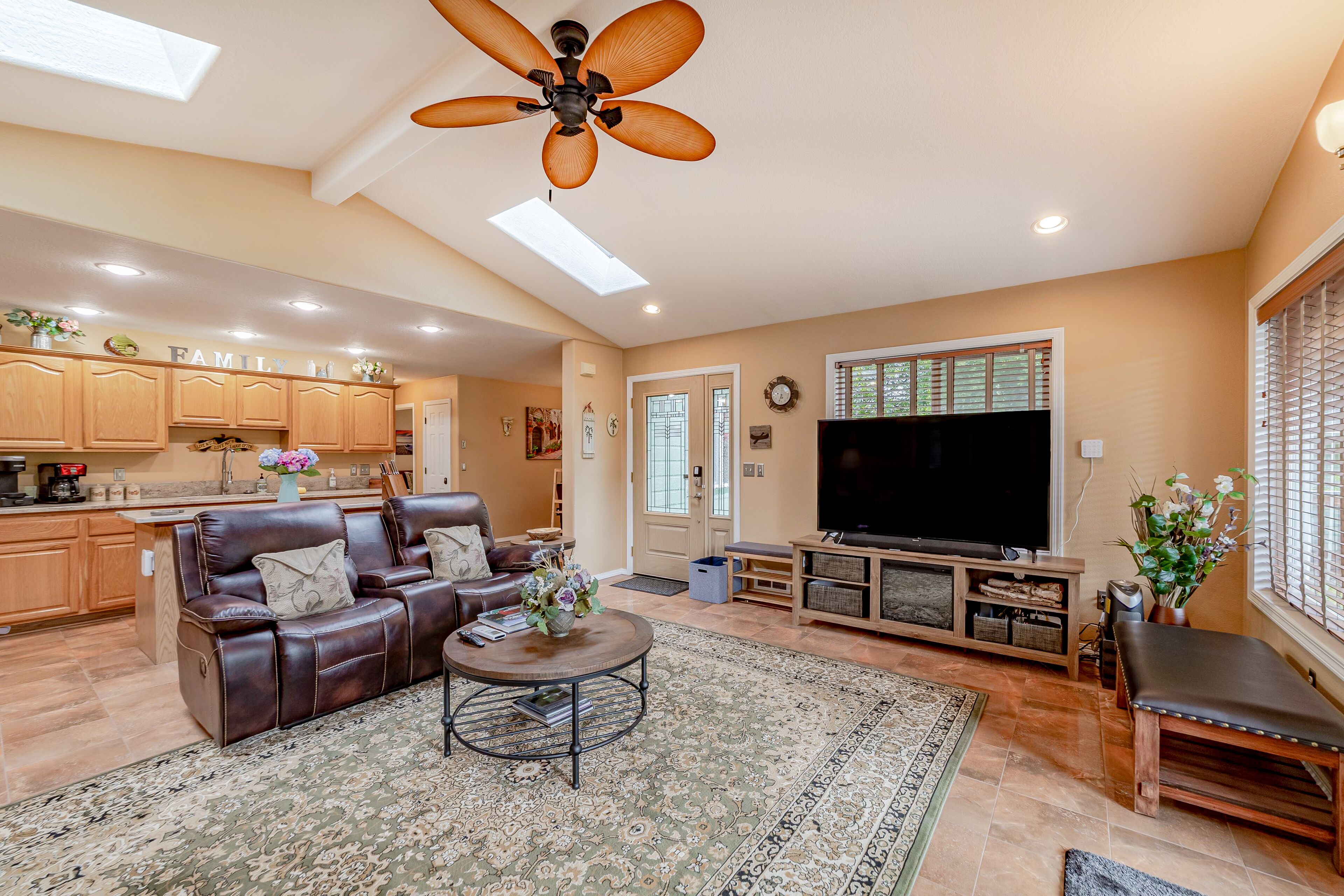 Secluded riverfront getaway with firepit, deck, washer/dryer, & free WiFi