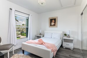 3 Schlafzimmer, Zimmersafe, Schreibtisch, Bügeleisen/Bügelbrett