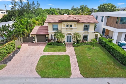 3 br Villa - 1 minute from the beach