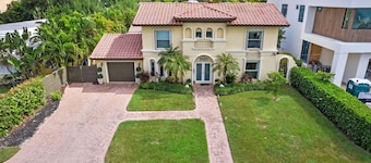 3 br Villa - 1 minute from the beach