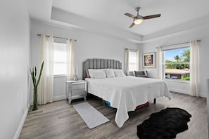 3 bedrooms, in-room safe, desk, iron/ironing board