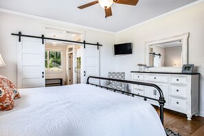 5 bedrooms, iron/ironing board, internet, bed sheets - Dog-friendly, lakefront house with beach access, dock, AC, W/D, patio, & firepit (St. Germain)