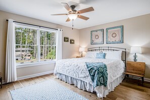 5 bedrooms, iron/ironing board, internet, bed sheets - Dog-friendly, lakefront house with beach access, dock, AC, W/D, patio, & firepit (St. Germain)