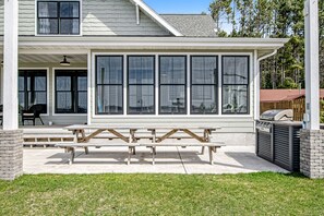 Outdoor dining - Dog-friendly, lakefront house with beach access, dock, AC, W/D, patio, & firepit (St. Germain)